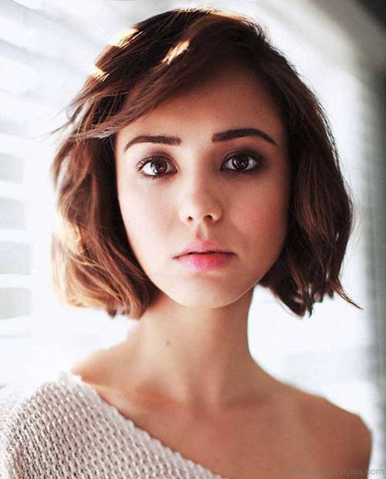 57 cool short bob hairstyle with side swept bands