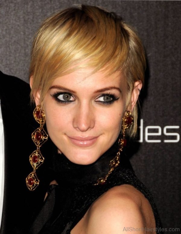 Short Layered Haircut For Women 