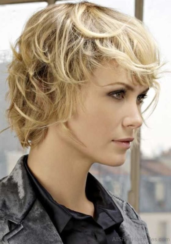 Awesome Short Shag Hairstyle