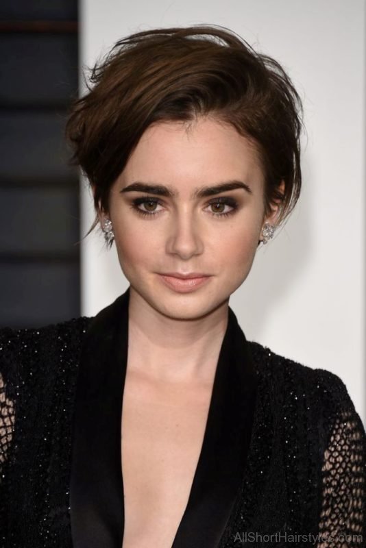Bob Hairstyle Of Lily Collins