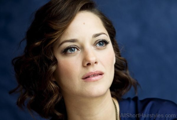 Chin Length Curly Hair Of Marion Cotillard 