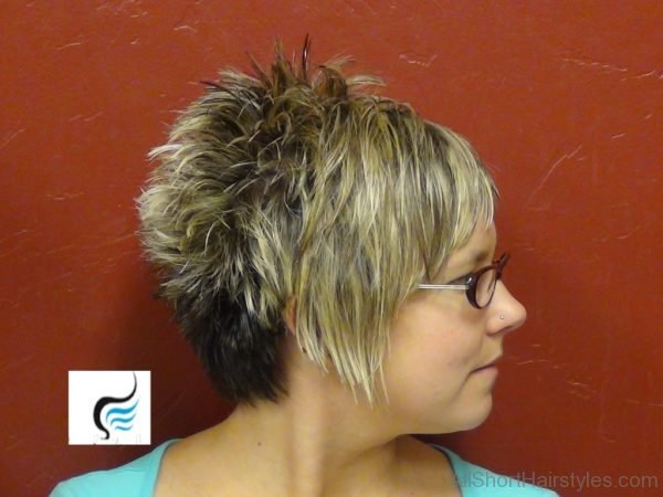 Classic Short Spiky Hairstyle For Young Girls