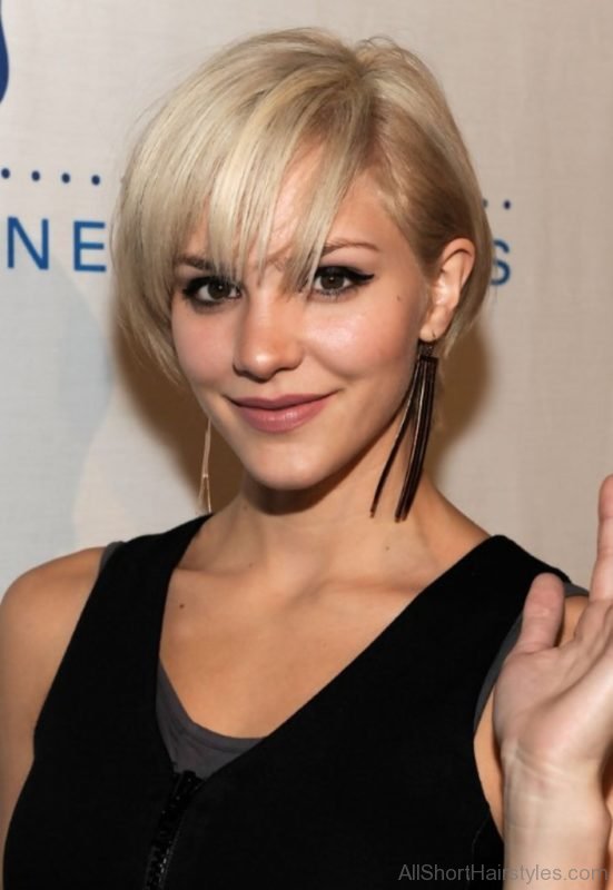 Cute Layered Short Blonde Bob Hairstyle with Bangs