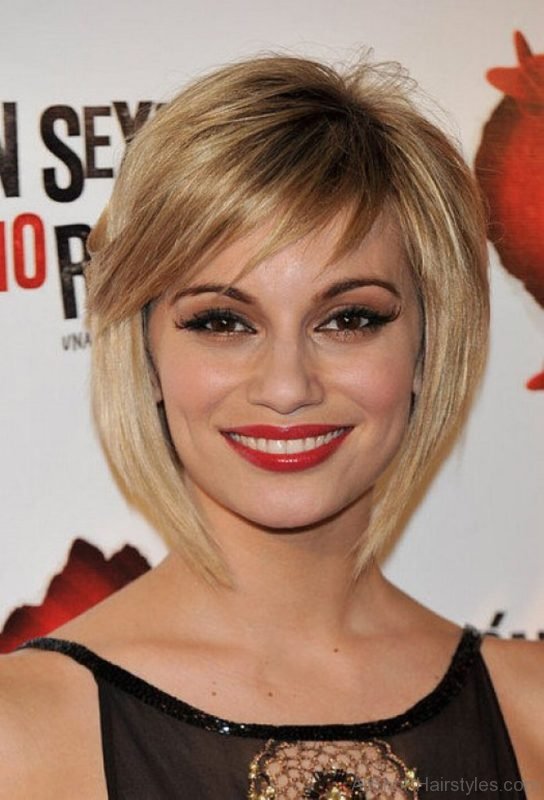 Cute Medium Short Hairstyles For Women With Side Bangs