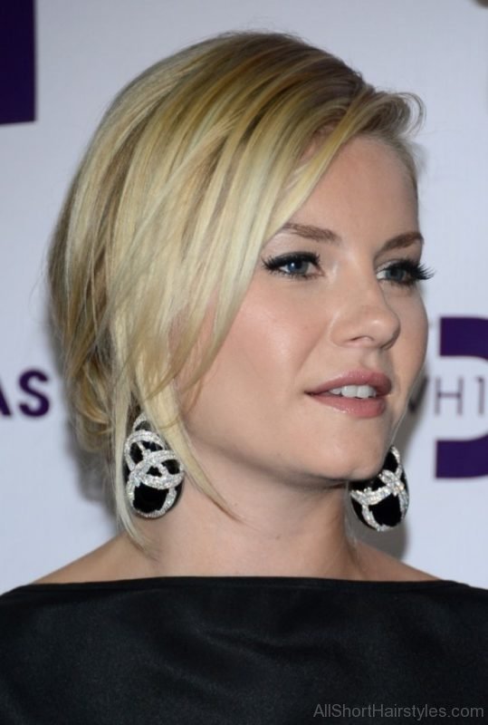 Attractive Short Blonde Hairstyle 