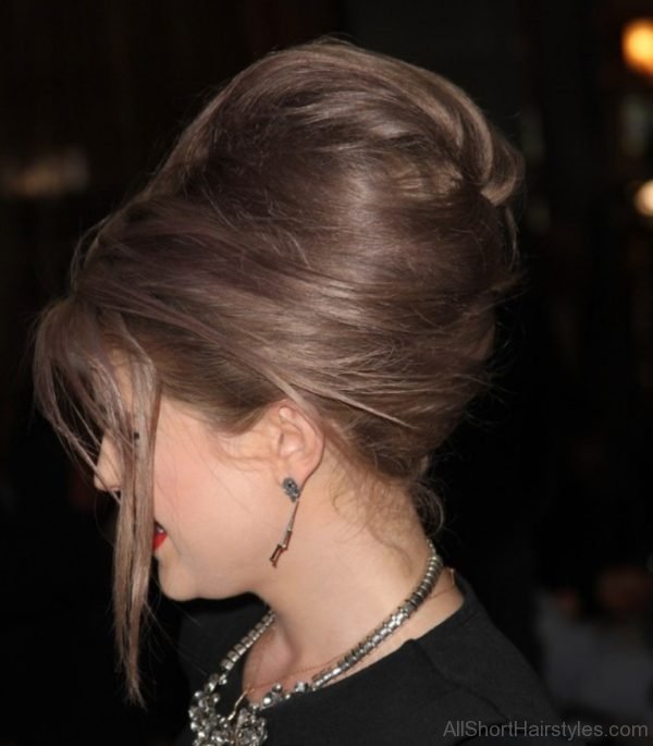 Elegant Bun Hairstyle 