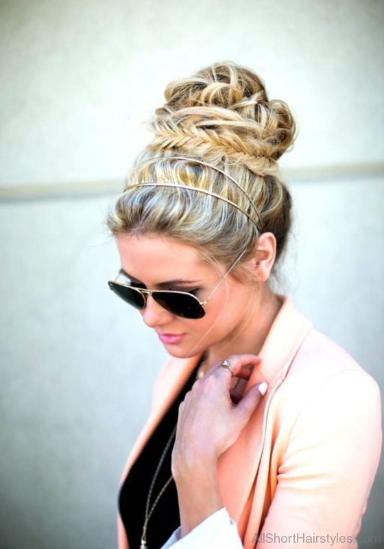 Frizzy Bun Hairstyle 