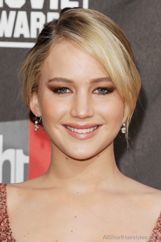 Jennifer Lawrence Bun Hairstyle 