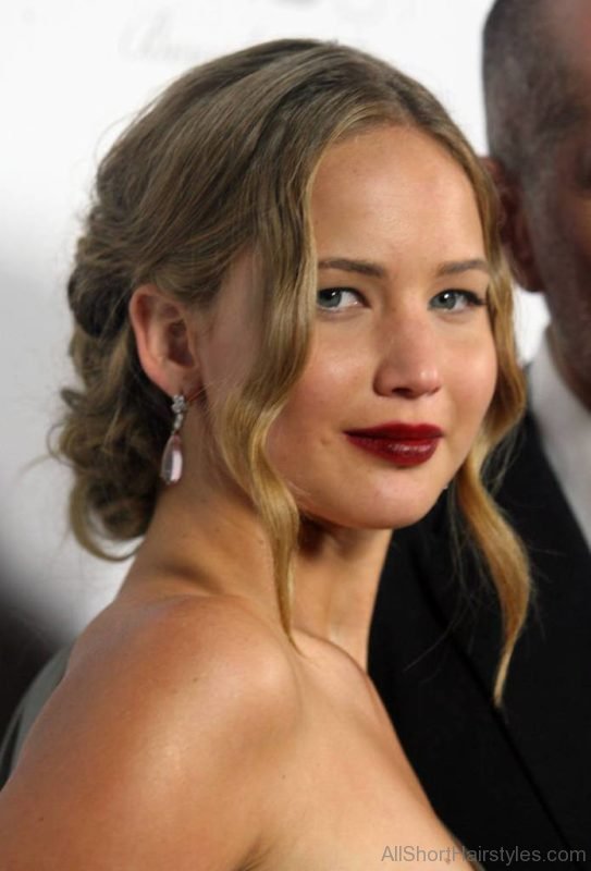 Jennifer Lawrence Medium Prom Hairstyle 