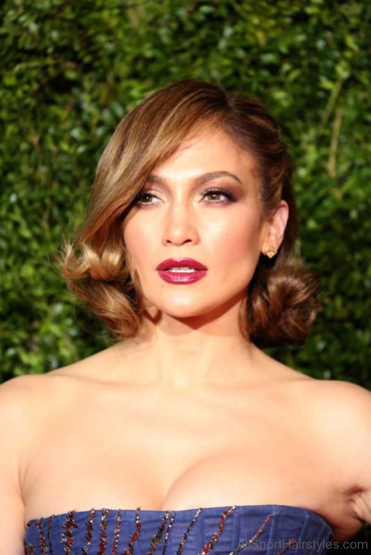 Jennifer Lopez Curled Bob Haircut