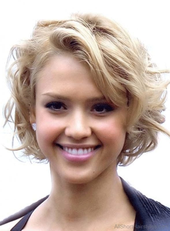 Classy Blonde Short Hairstyle 