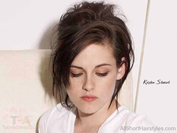 Kristen Stewart Fluffy Bun Hairstyle
