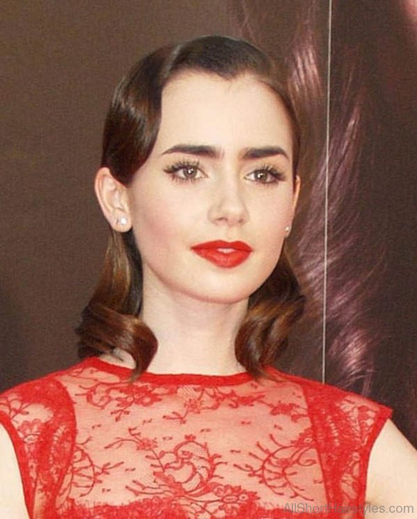 Lily Collins Finger Wave Hairstyle 