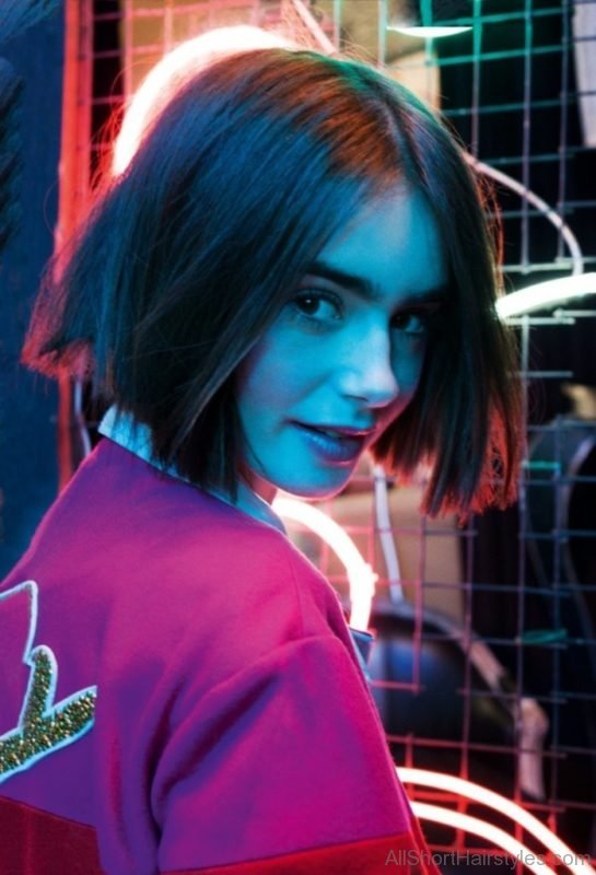 Lily Collins Straight Bob Hairstyle 