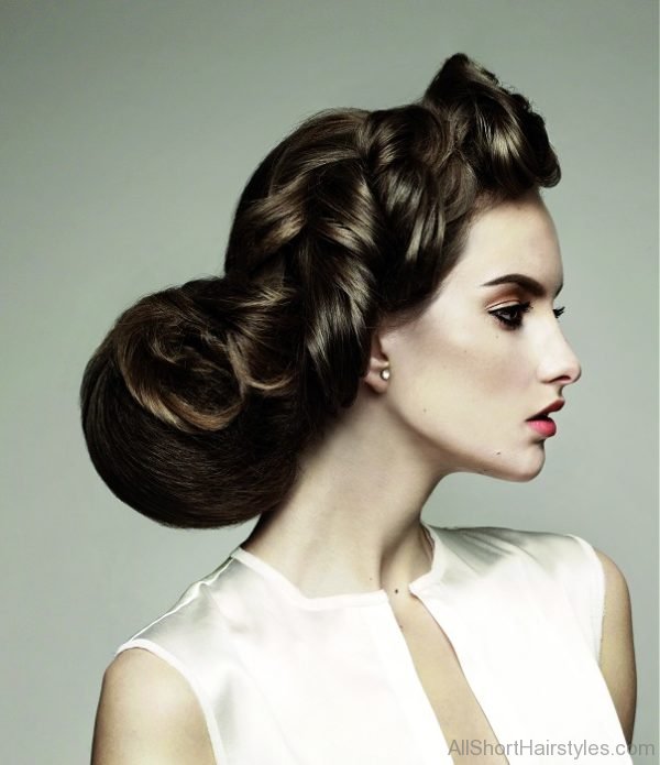 Losse Curls Updo Hairstyle