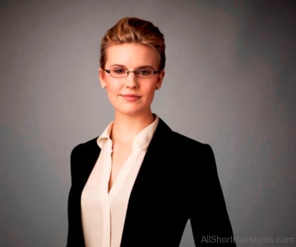 Maggie Grace Simple Puff hairstyle