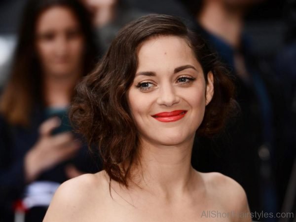 Marion Cotillard Stacked Hairstyle 