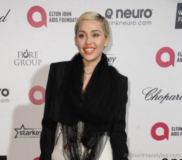 Miley Cyrus Straight Short Hair