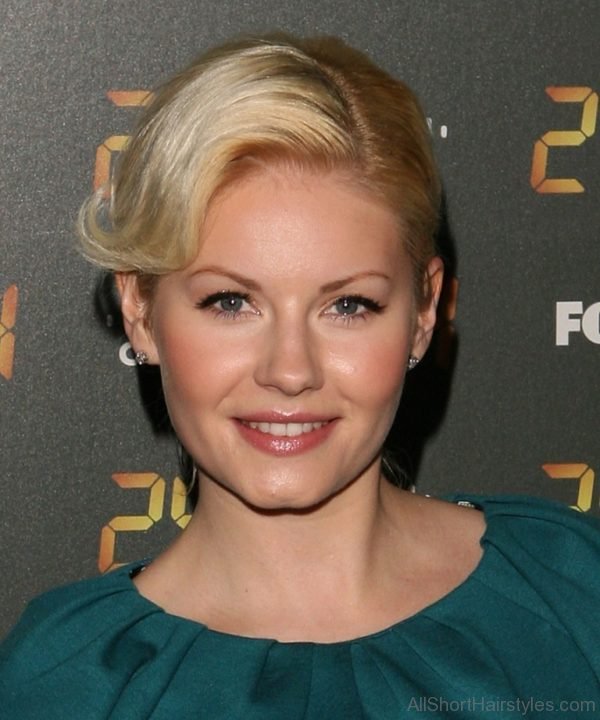 Retro Hairstyle Of Elisha Cuthbert 