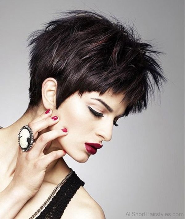 Short pixie and spiky hairstyles for women
