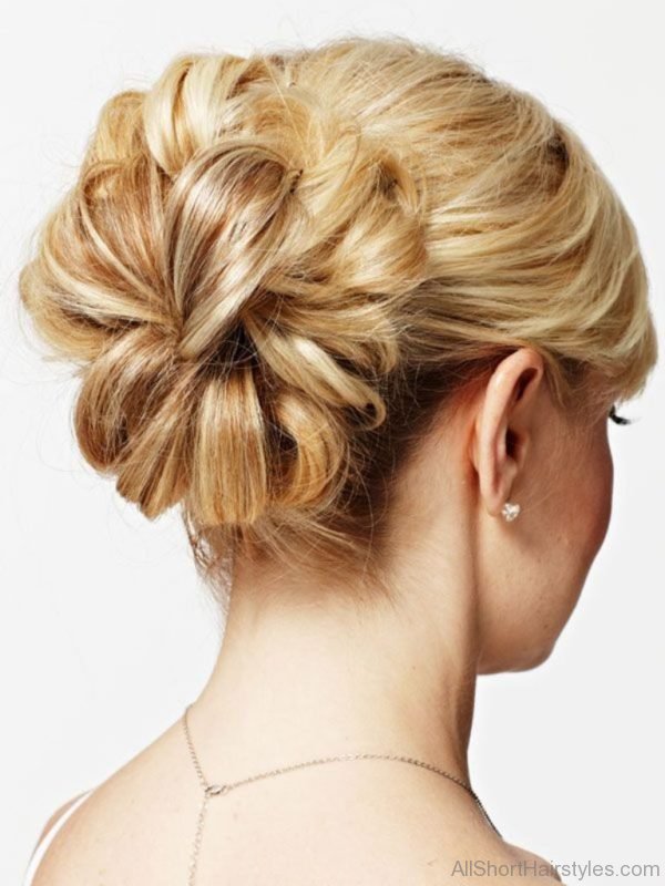 Stylish Blonde Bun Hairstyle 