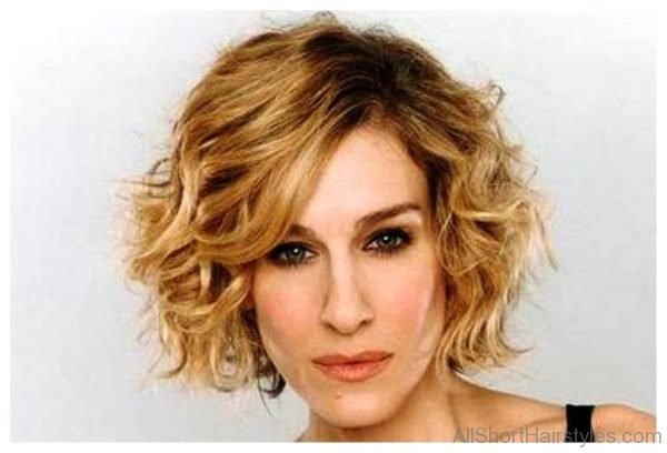 Stylish Short Wavy Hairstyle