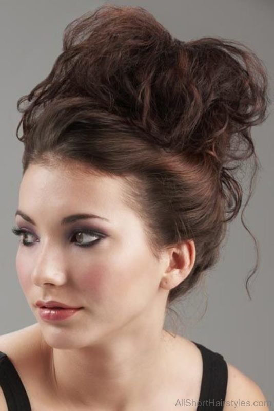 Mind Blowing Short Bun Hairstyle 