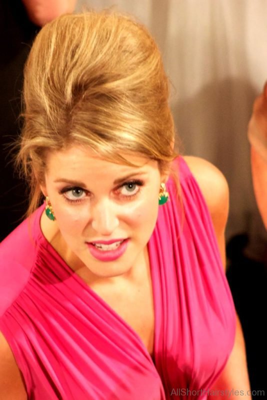 Vintage Hairstyle Of Amy Huberman