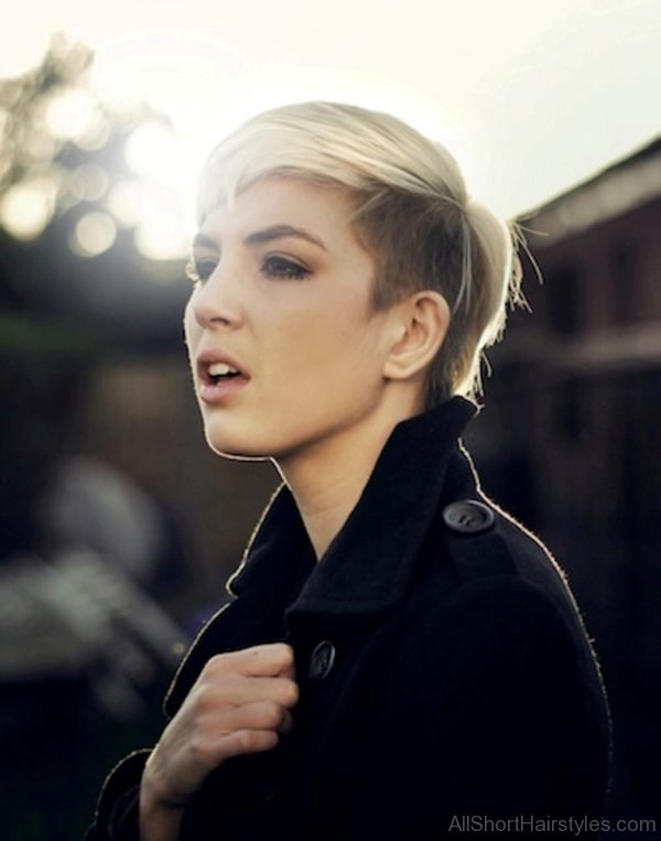 Adorable Short Undercut Hairstyle