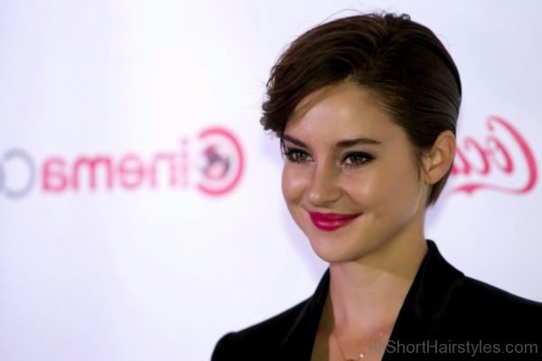 Angled Bob HAirstyle Of Shailene Woodley