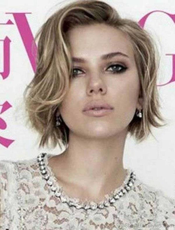 Ashy Blonde Wavy Short Hairstyle