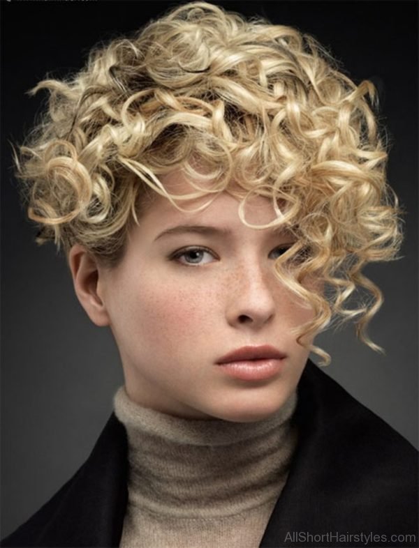 Asymmetric Curly Hairstyle
