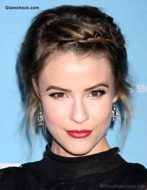 Attractive Short Braid Hairstyle