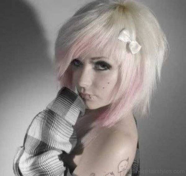 Awesome Short Emo Blonde Hair Style for Thick Hair