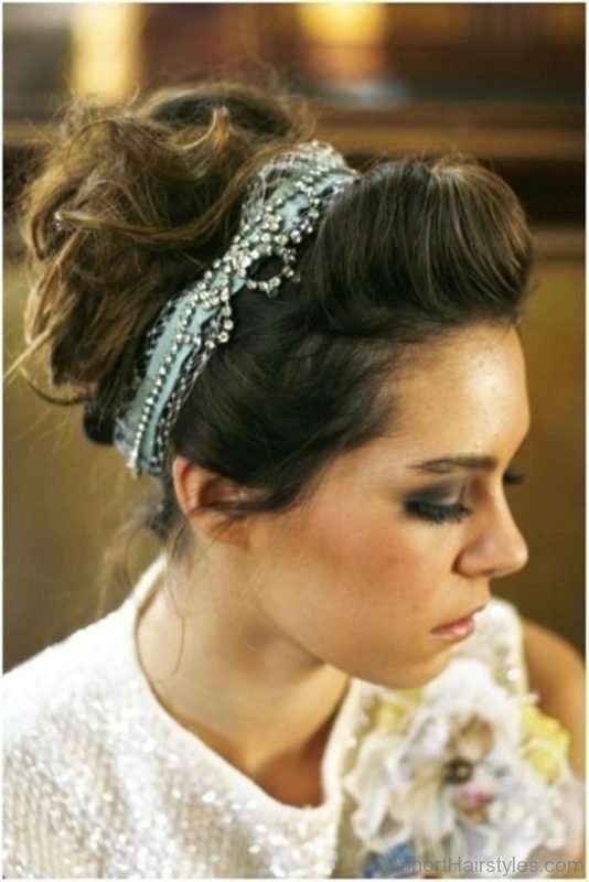 Beautiful Hairstyle With Headband