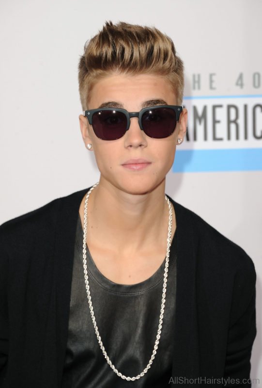 Blond Spiked Hairstyle Justin Bieber