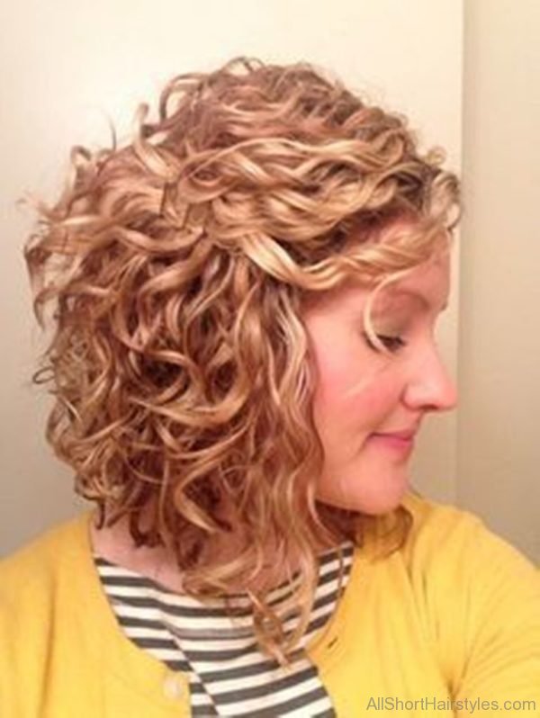 Blonde Short Curly Hairstyle 