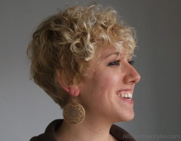 Cool Short Curly Hairstyle Image 