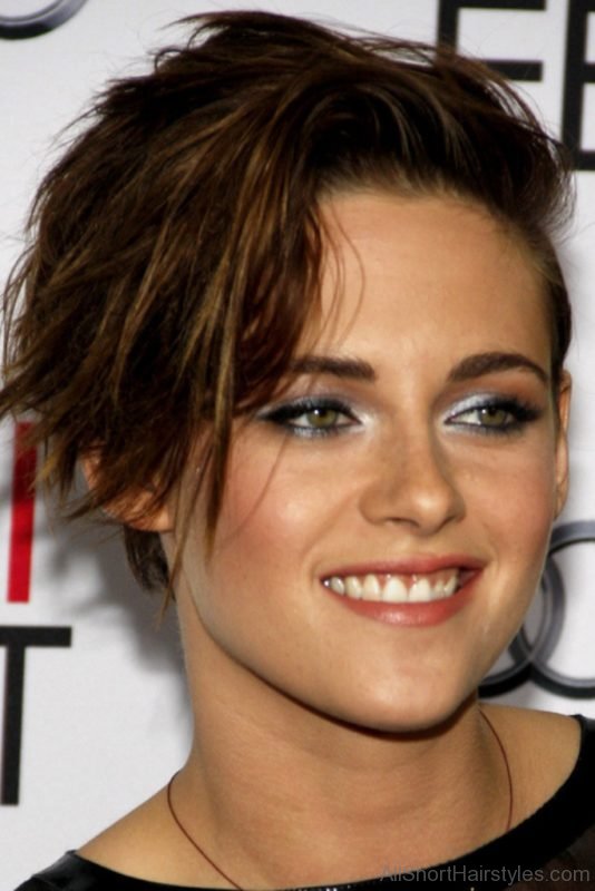 Elegant Short Side Swept Hairstyle