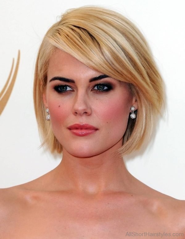 Excellent Short Blonde Side Swept Hairstyle