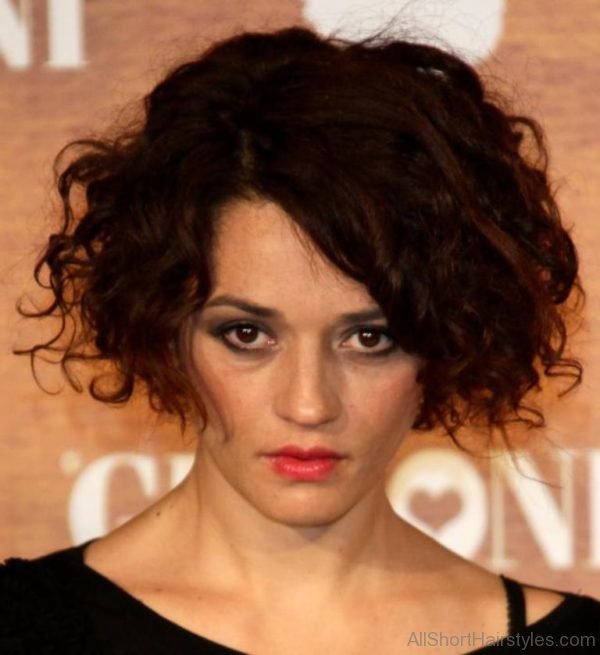 Excellent Short Curly Hairstyle For Women