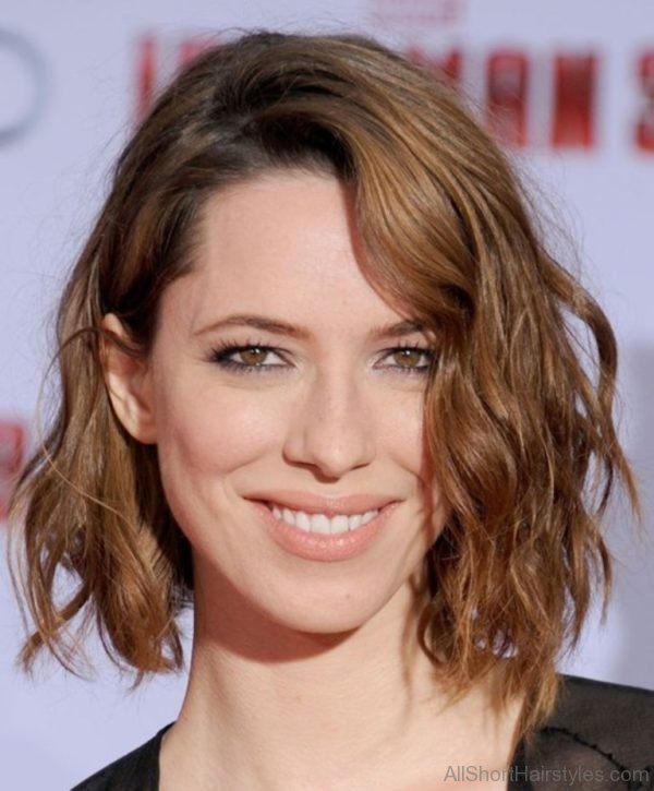 Fashionable Short Wavy Hairstyle