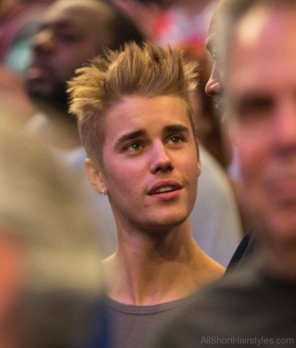Justin Bieber in golden blonde spiky hair