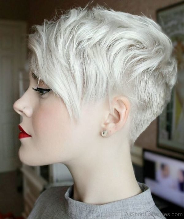 Mind Blowing Pixie Hairstyle