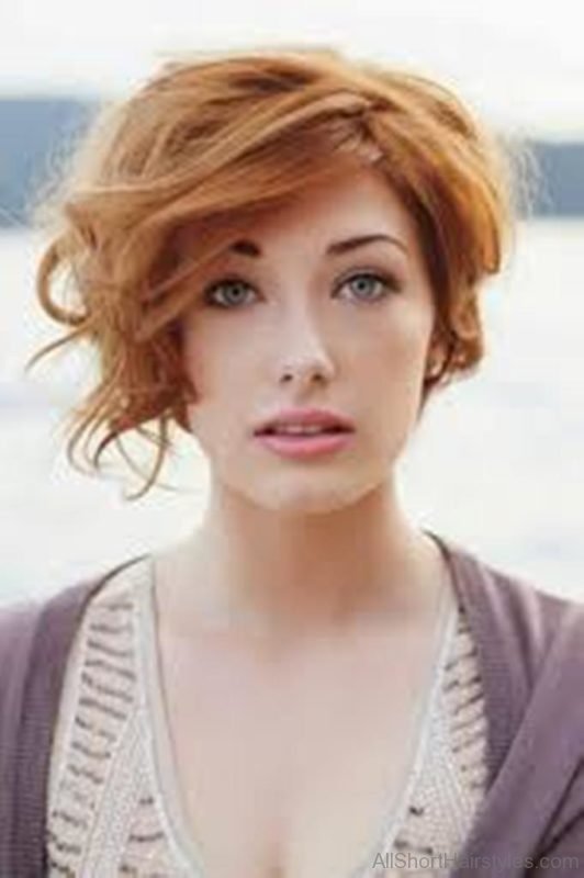 Modern Short Wavy Hairstyle