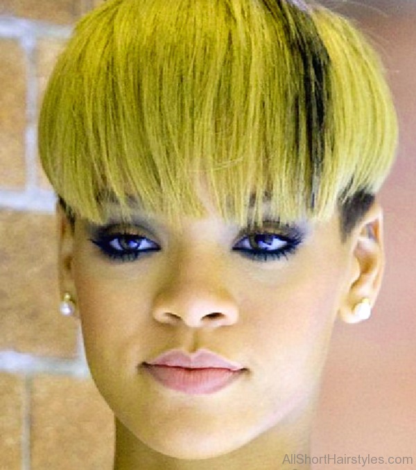 Rihanna With Yellow Hairstyle