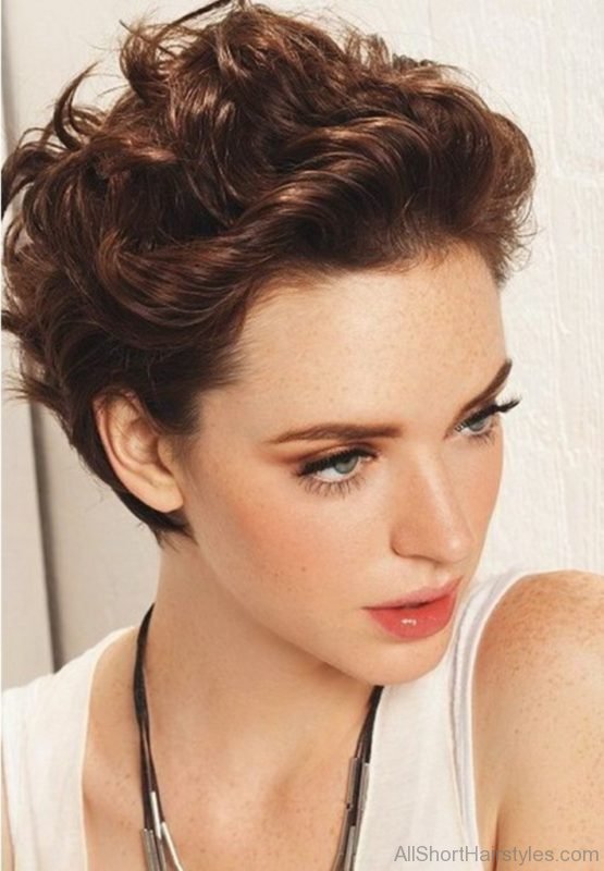 Sexy Short Wavy Curly Hairstyle for Women