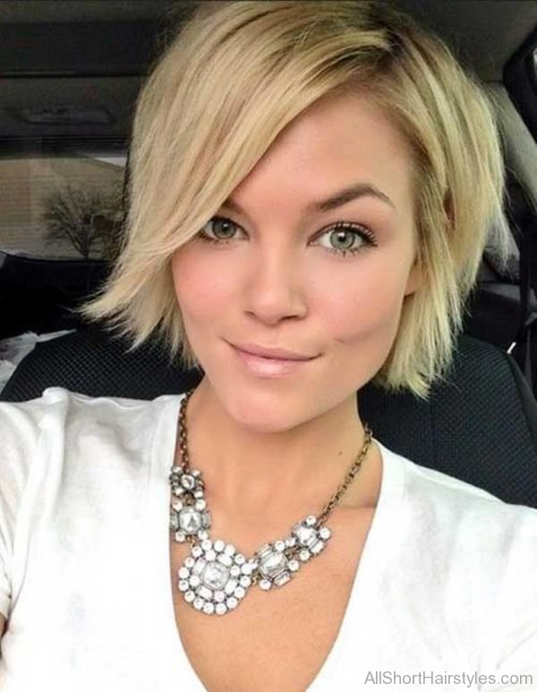 Short Bobs with Side Bangs Hairstyle