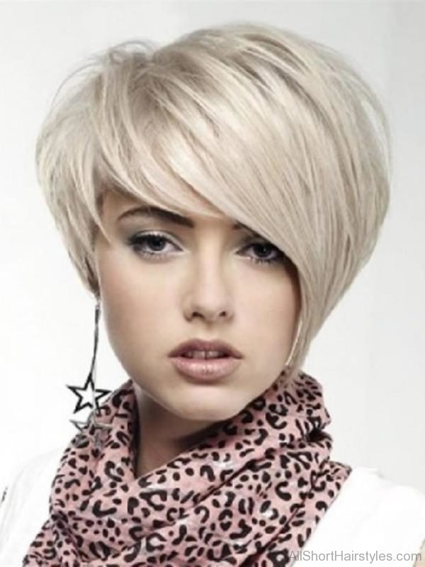 Short Emo Hairstyle For Funky Women