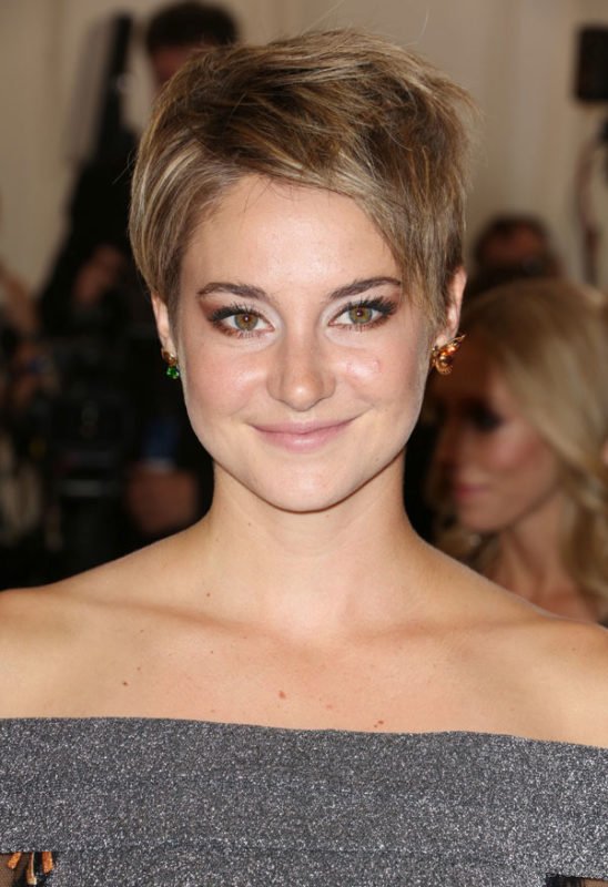 Short Funky Hairstyle Of Shailene Woodley